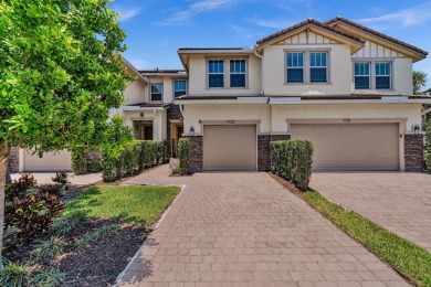 Lake Townhome/Townhouse For Sale in Deerfield Beach, Florida