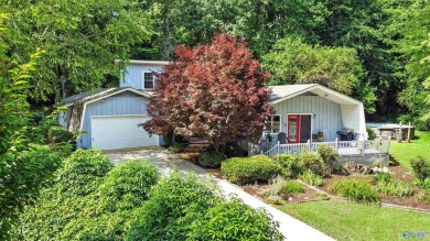 Lake Home For Sale in Guntersville, Alabama