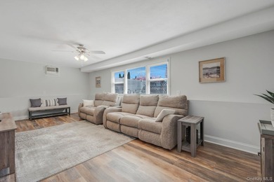 Immaculate, move-in ready multi-level home located in the heart - photo 4