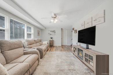 Immaculate, move-in ready multi-level home located in the heart - photo 5