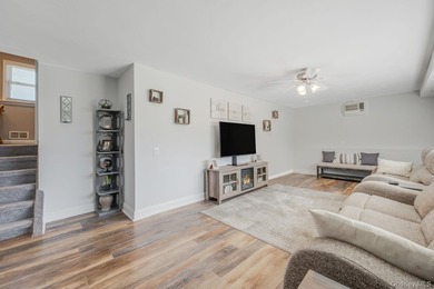 Immaculate, move-in ready multi-level home located in the heart - photo 6