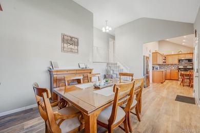 Immaculate, move-in ready multi-level home located in the heart - photo 10