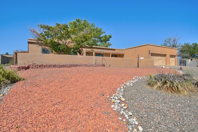 (private lake, pond, creek) Home For Sale in Los Lunas New Mexico
