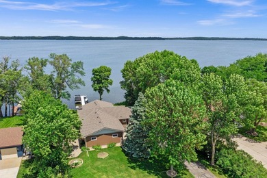 Lake Washington living at its finest! Enjoy 100 feet of - photo 4