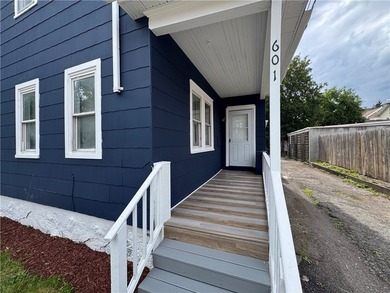 Welcome home to this beautifully remodeled 3 bedroom, 1 bathroom - photo 3