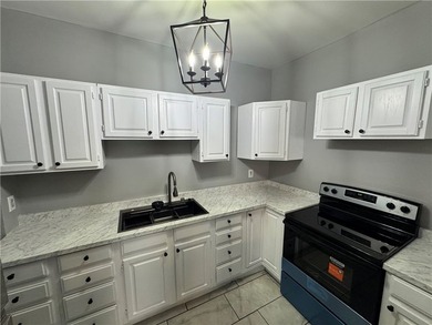 Welcome home to this beautifully remodeled 3 bedroom, 1 bathroom - photo 6