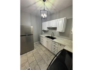 Welcome home to this beautifully remodeled 3 bedroom, 1 bathroom - photo 8