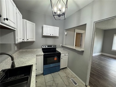 Welcome home to this beautifully remodeled 3 bedroom, 1 bathroom - photo 10