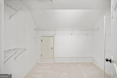 Welcome to this fantastic home, thoughtfully designed and - photo 33