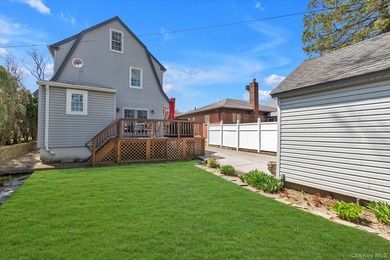 Welcome home to this cozy 3-bedroom colonial in the heart of - photo 19