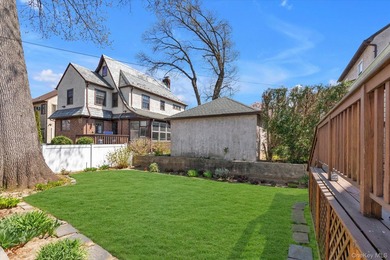 Welcome home to this cozy 3-bedroom colonial in the heart of - photo 20