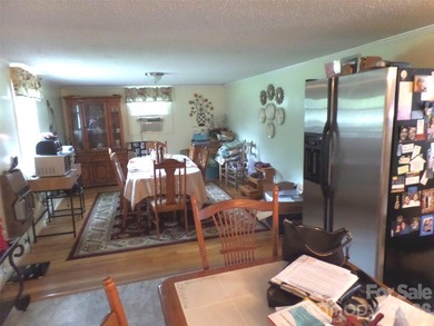 Charming & Well-Maintained Home in Claremont! Welcome home to - photo 2