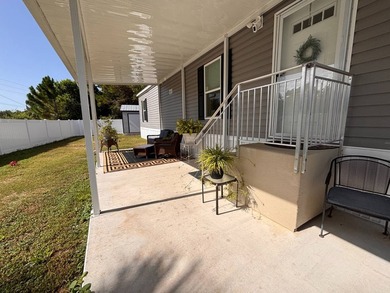 Step into this beautiful 2 bedroom, 2 bath manufactured home - photo 2