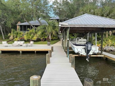 Escape to your own Private Paradise! A 1.8 acre Waterfront - photo 4