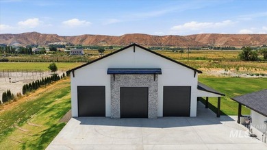 Experience 5 acres of space and a custom-built residence - photo 2
