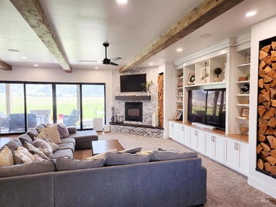 Experience 5 acres of space and a custom-built residence - photo 4