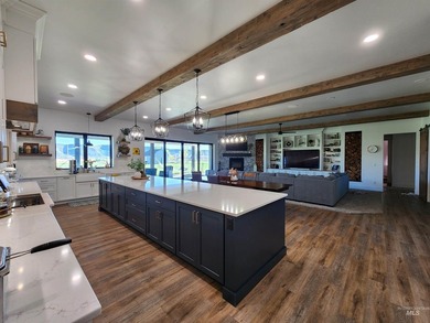 Experience 5 acres of space and a custom-built residence - photo 5