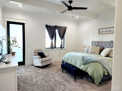 Experience 5 acres of space and a custom-built residence - photo 10