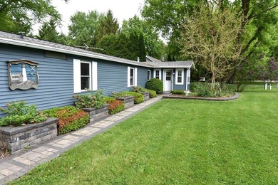 Waterfront living on Trestle Works Bay with a true fish-spawning - photo 1