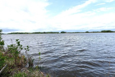 Waterfront living on Trestle Works Bay with a true fish-spawning - photo 4