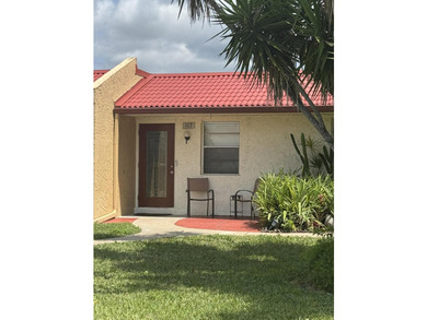 Beautifully remodeled 2-bedroom, 2-bath villa located in the - photo 12