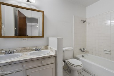 QUITELY NESTLED ON A PEACEFUL CUL-DE-SAC IN A HIGHLY DESIRABLE - photo 15