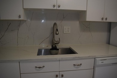 Beautifully remodeled 2-bedroom, 2-bath villa located in the - photo 15