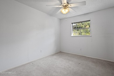QUITELY NESTLED ON A PEACEFUL CUL-DE-SAC IN A HIGHLY DESIRABLE - photo 17