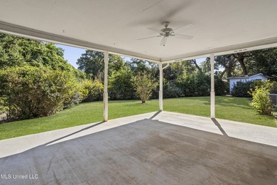 QUITELY NESTLED ON A PEACEFUL CUL-DE-SAC IN A HIGHLY DESIRABLE - photo 19