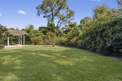 QUITELY NESTLED ON A PEACEFUL CUL-DE-SAC IN A HIGHLY DESIRABLE - photo 22