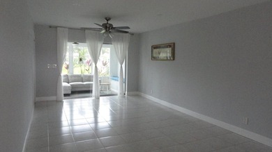Beautifully remodeled 2-bedroom, 2-bath villa located in the - photo 28