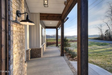 Beautiful family-friendly 4 bedroom, 3 bath home featuring two - photo 6