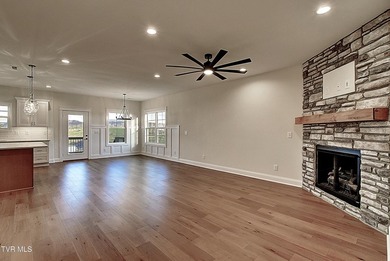 Beautiful family-friendly 4 bedroom, 3 bath home featuring two - photo 8
