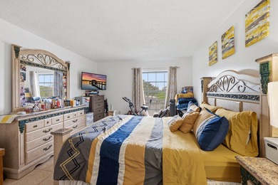 Beautifully updated 2-bedroom, 2-bath split floor plan condo - photo 12