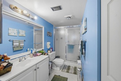 Beautifully updated 2-bedroom, 2-bath split floor plan condo - photo 13