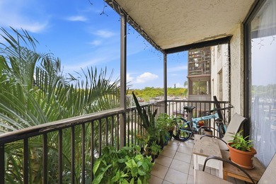 Beautifully updated 2-bedroom, 2-bath split floor plan condo - photo 14