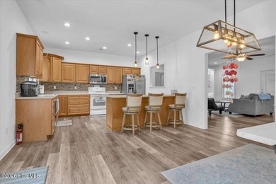 Welcome to peaceful living in Boiling Spring Lakes! This freshly - photo 15