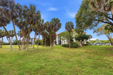 Beautifully updated 2-bedroom, 2-bath split floor plan condo - photo 15