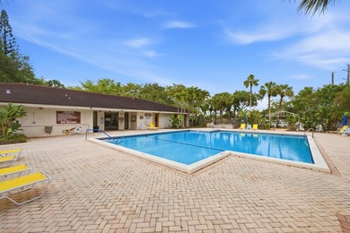 Beautifully updated 2-bedroom, 2-bath split floor plan condo - photo 16