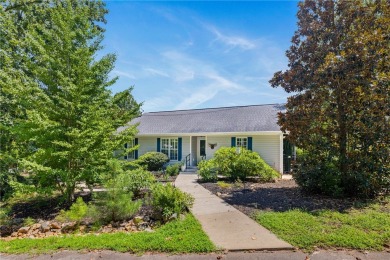 Lake Home ActiveUnderContr in Westminster, South Carolina