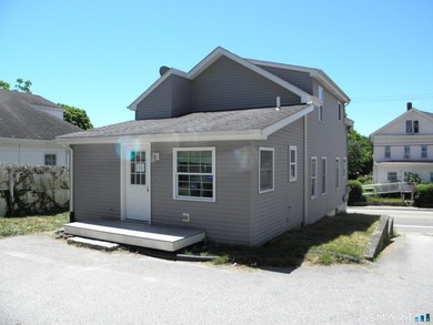 This 4-bedroom Colonial in Pawcatuck could be just what you're - photo 2