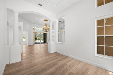 Welcome to this stunning remodeled 4-bedroom, 2.5-bathroom - photo 24