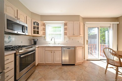 Well-maintained by long-time owners, this semi-detached Colonial - photo 8