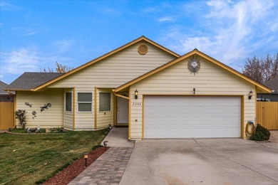 (private lake, pond, coastal) Home For Sale in Redmond Oregon