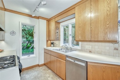 Truly a one-of-a-kind gorgeous cape cod style home, centrally - photo 3