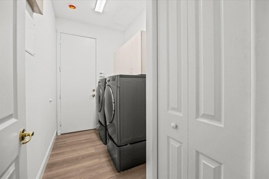 Welcome to this stunning remodeled 4-bedroom, 2.5-bathroom - photo 48