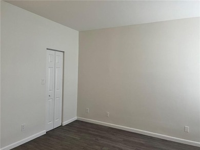 Investor friendly first floor unit! Currently vacant and ready - photo 11
