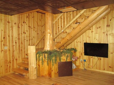 Is Golf your Game? This stunning full log home is perfect for - photo 39