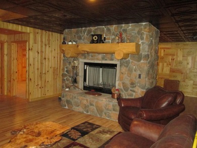 Is Golf your Game? This stunning full log home is perfect for - photo 42