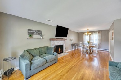 This Beautiful Well Maintained Home Perfectly Landscaped Front & - photo 10